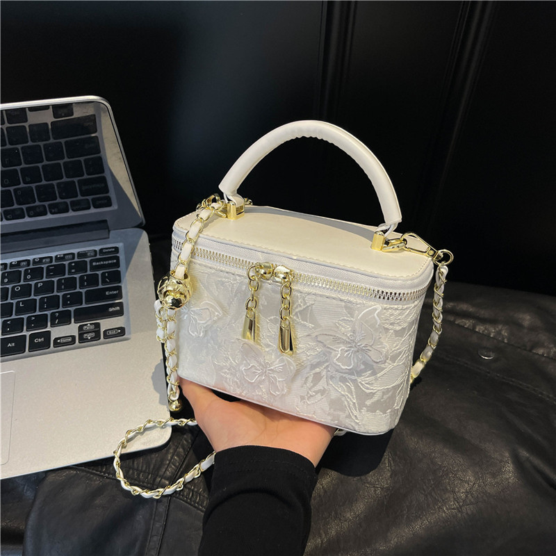 New 2025 baguette saddle bag European and American retro fashion high-end women's bag foreign trade cross-border small square bag box bag
