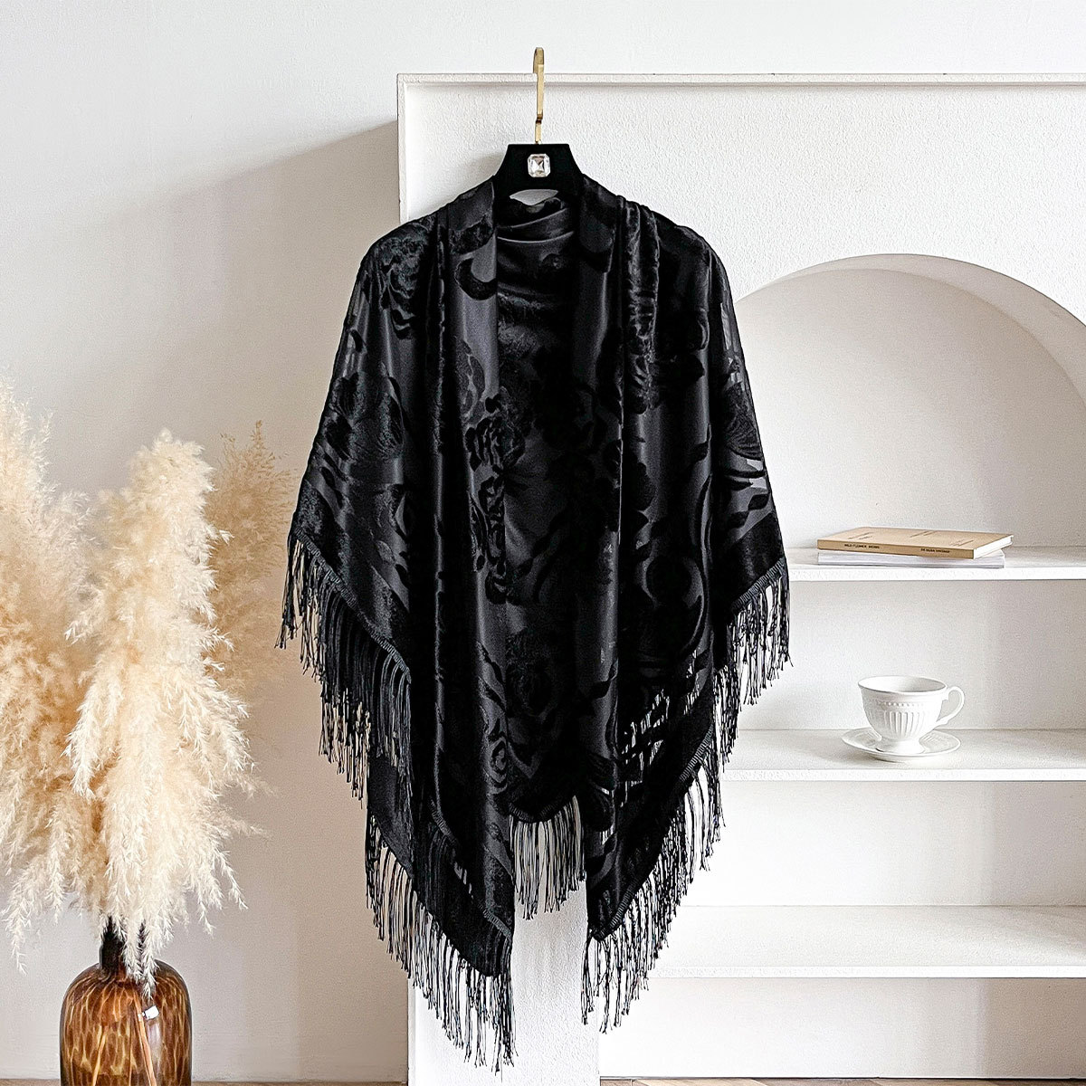 2025 New Elegant Velvet Square Scarf, Ethnic Style Jacquard Warm Scarf, Versatile Top, Retro Tassel Shawl