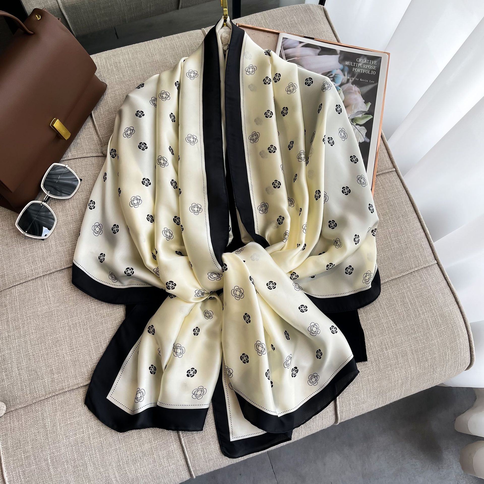 European and American brand CC long scarves for spring professional wear with a natural and sweet printed simulated silk scarf