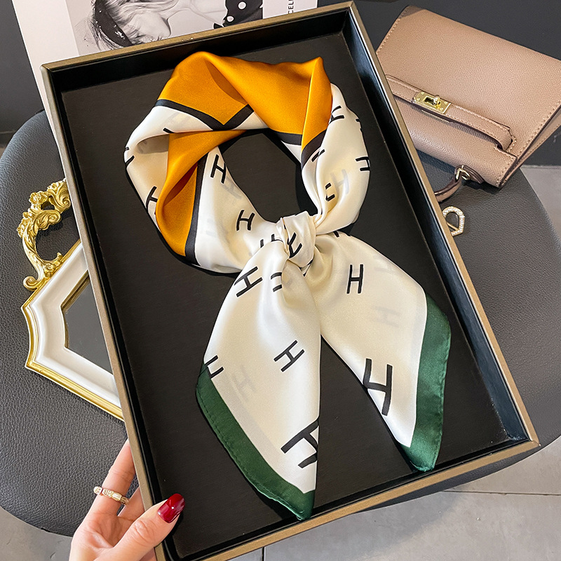 Korean version small square scarf, women's silk scarf, women's spring and summer new style, 70cm fashionable and versatile professional scarf, wholesale of Korean scarves