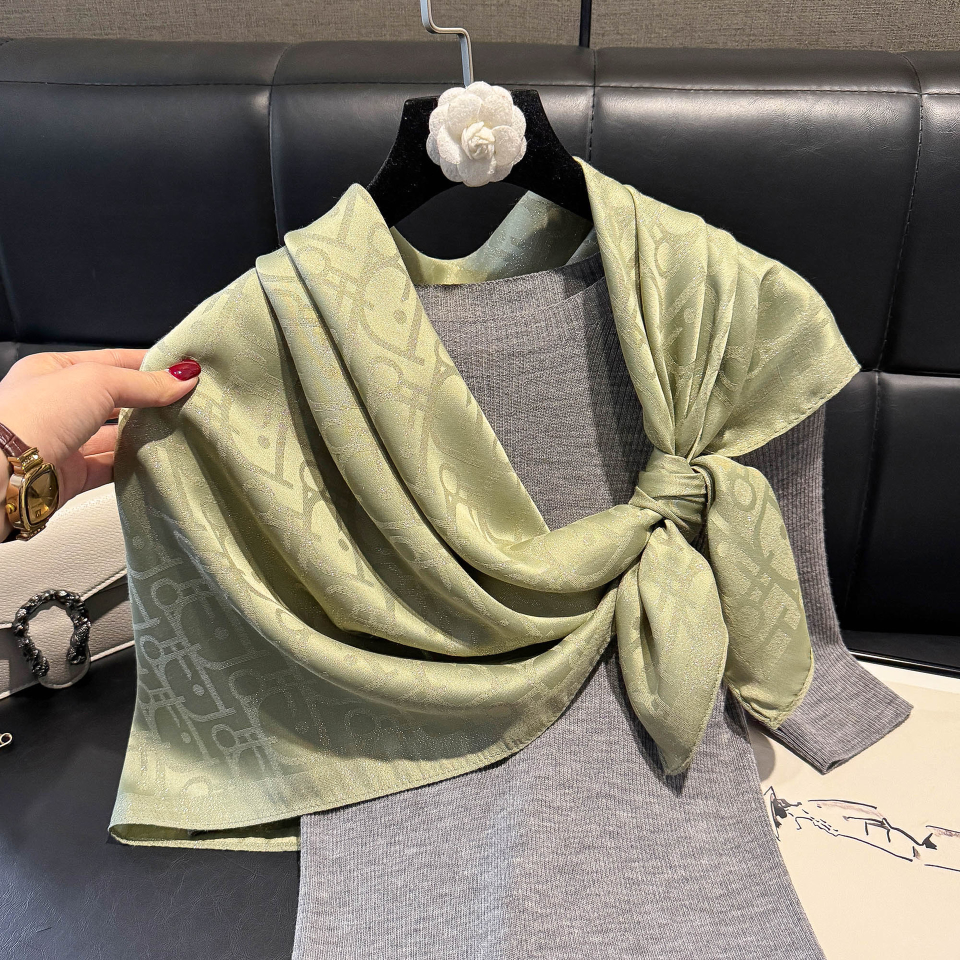 2025 New Simulated Silk Fashion Elegant High end Square Scarf Silk Scarf Letter D Tencel Cotton Gold Silk Scarf Women's Headscarf