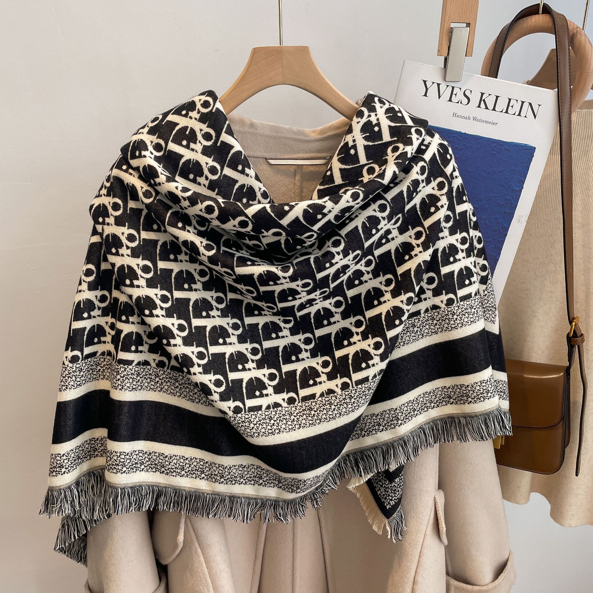 2022 autumn and winter new letter scarf women's imitation cashmere scarf European and American style square scarf warm air conditioning shawl elegant