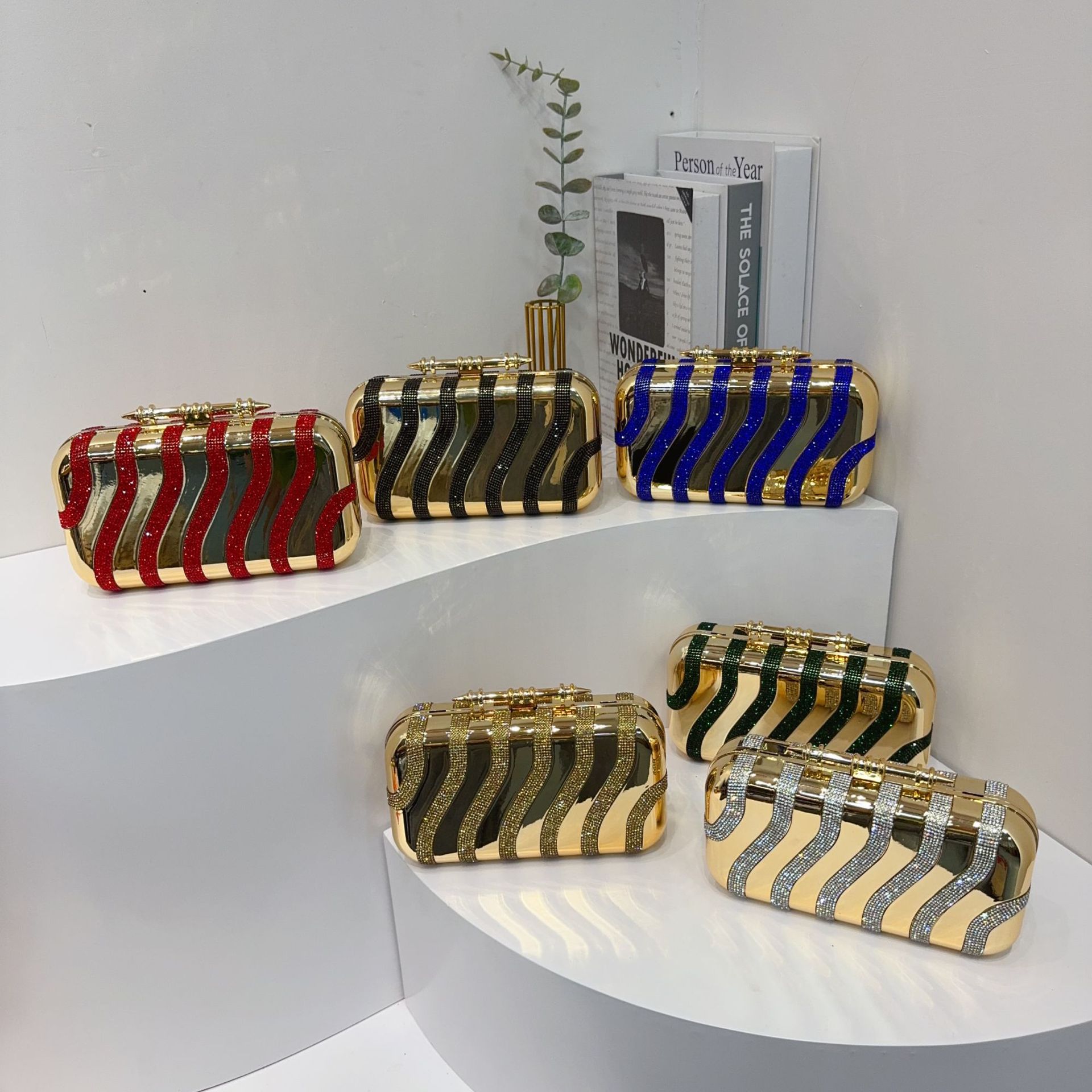 Cross border European and American striped bead acrylic bag, dinner bag, fashionable sequin handbag, qipao dress, evening dress bag