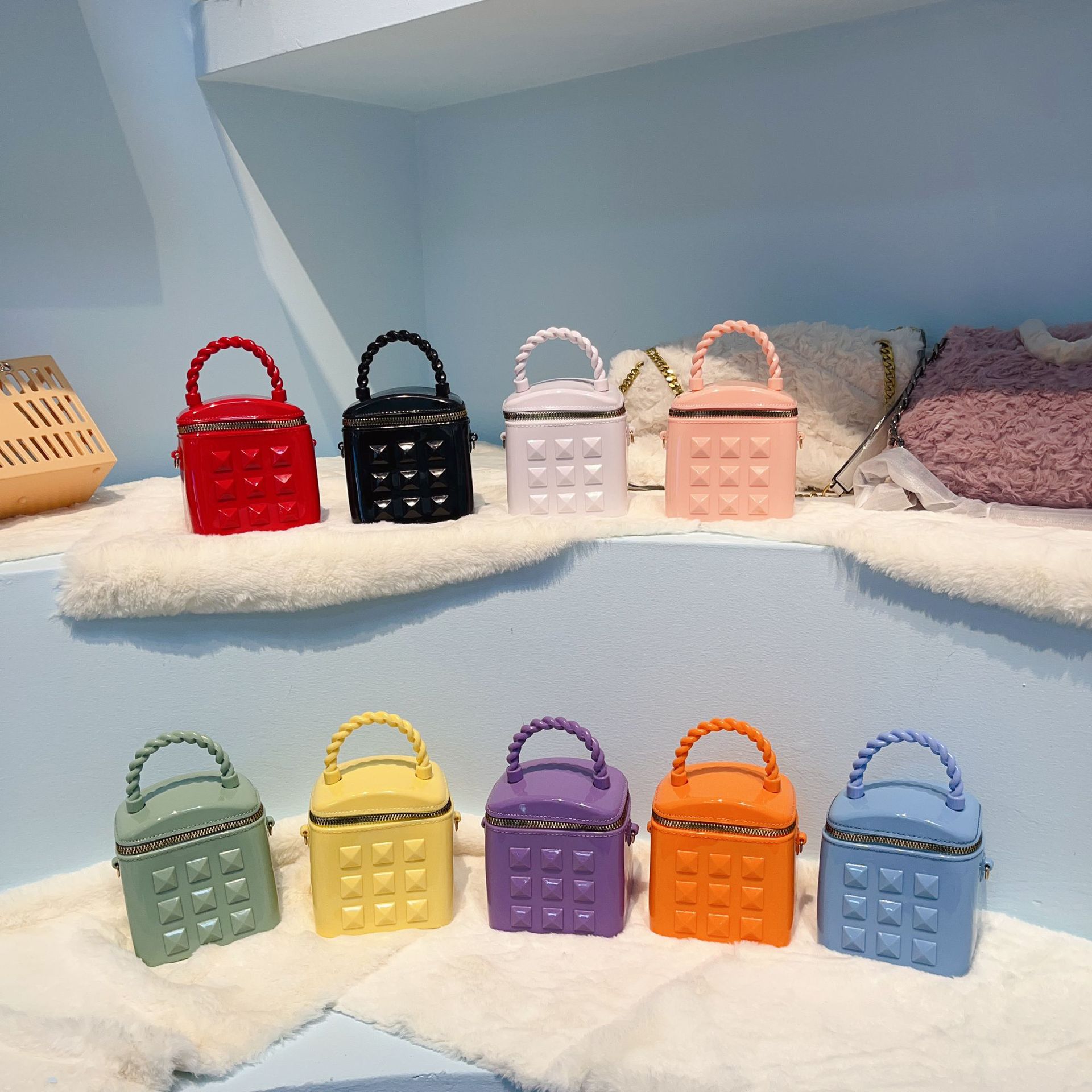 2025 Summer New Fashionable Mini Rivet Bucket Bag Jelly Bag Shoulder Cross Shoulder Chain Handheld Women's Bag