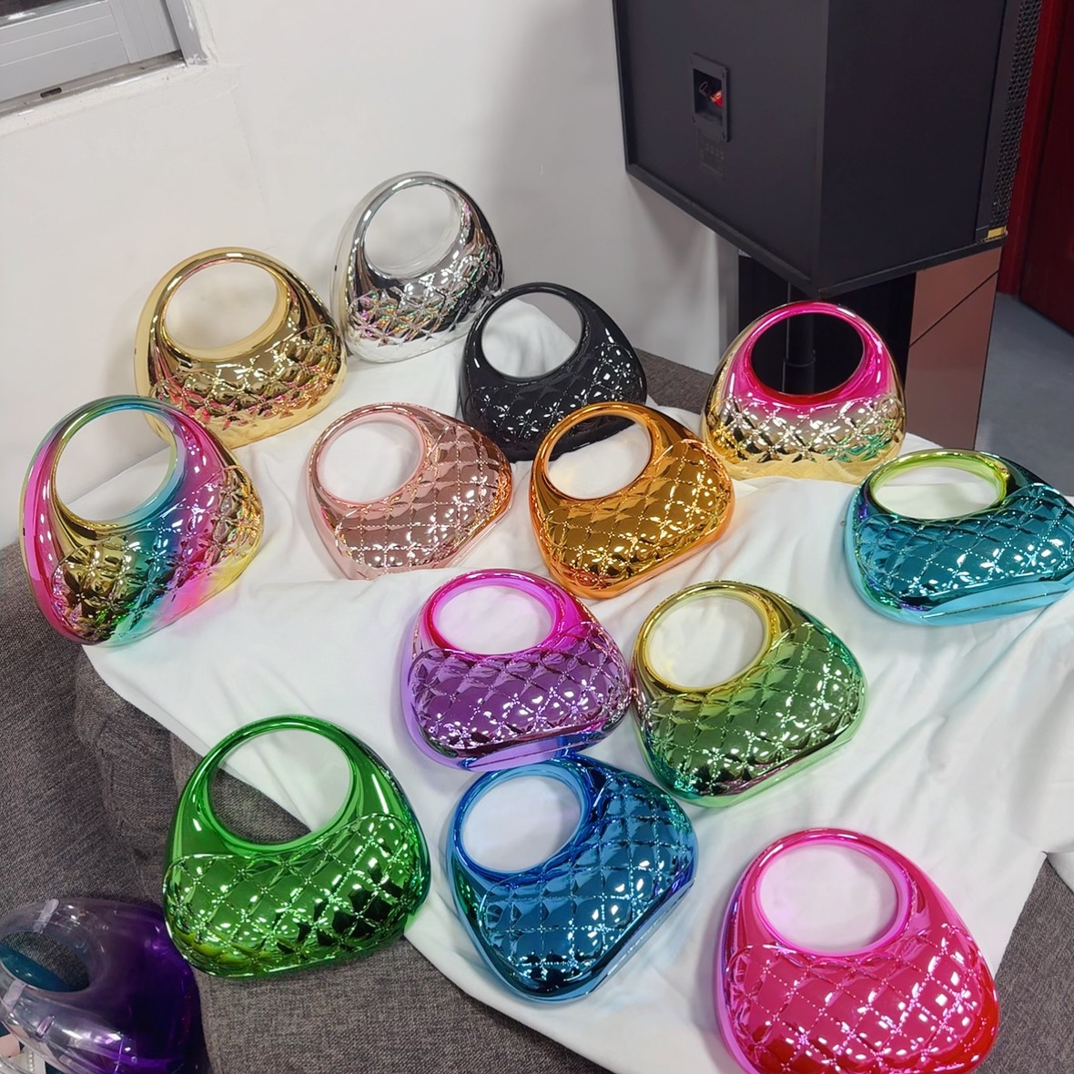2025 New Cross border Cloud Shell Bright Acrylic Bag with Diamond Grid Banquet Colorful Handheld Crossbody Small Bag