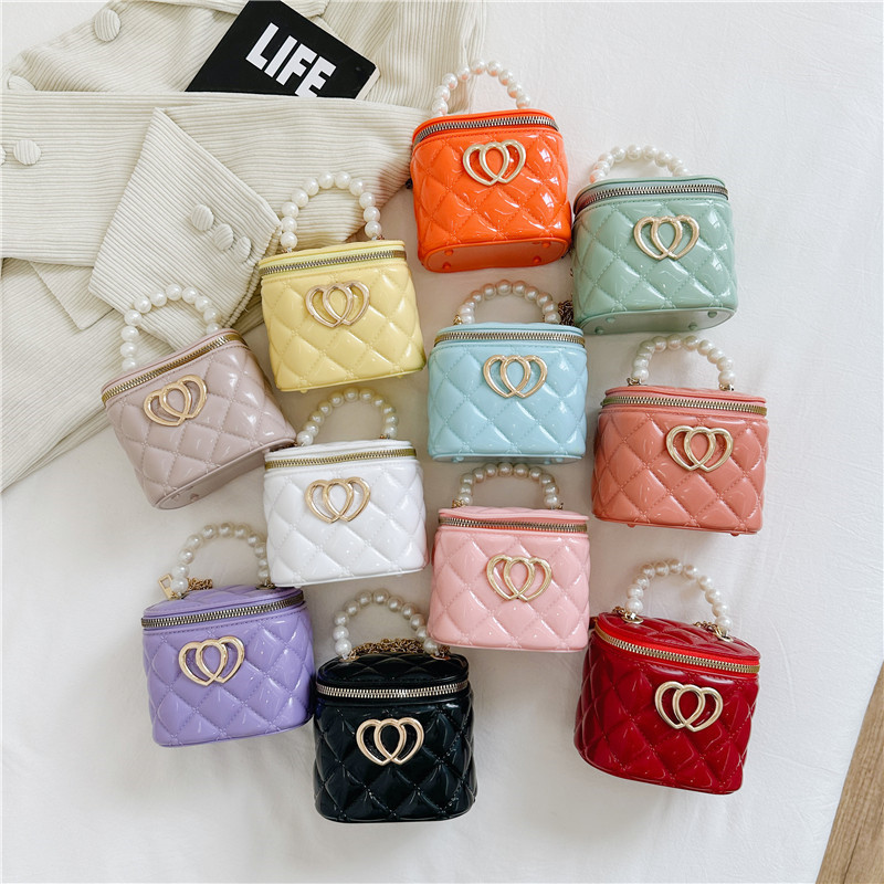 Girls' bag 2025 new fashion pearl handbag, children's little girl carrying spring and summer jelly makeup bag