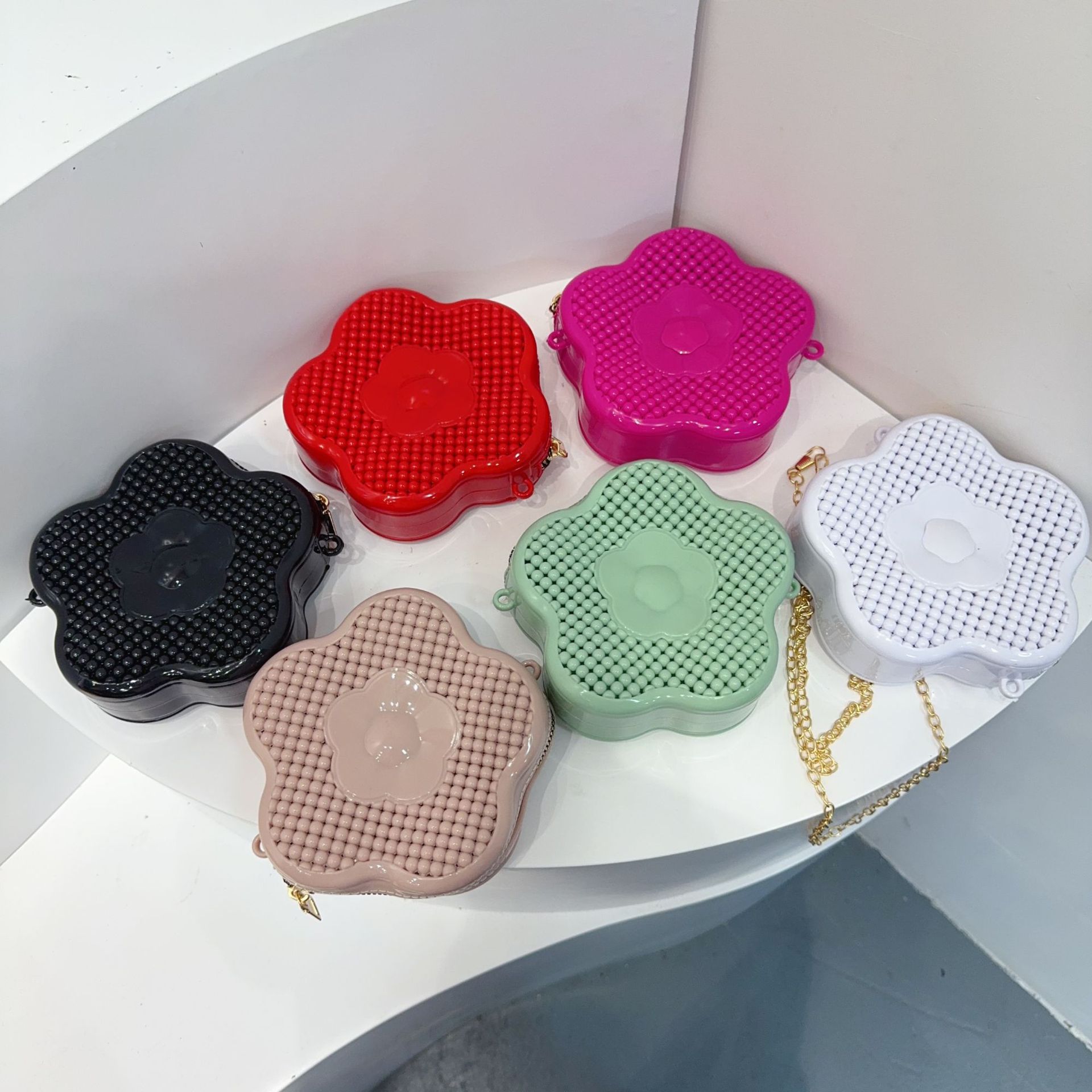 2025 New Cute Flower Bag Cartoon Pearl Bag Crossbody Bag Fashion Jelly Bag Children's Bag Hollow Shoulder Bag