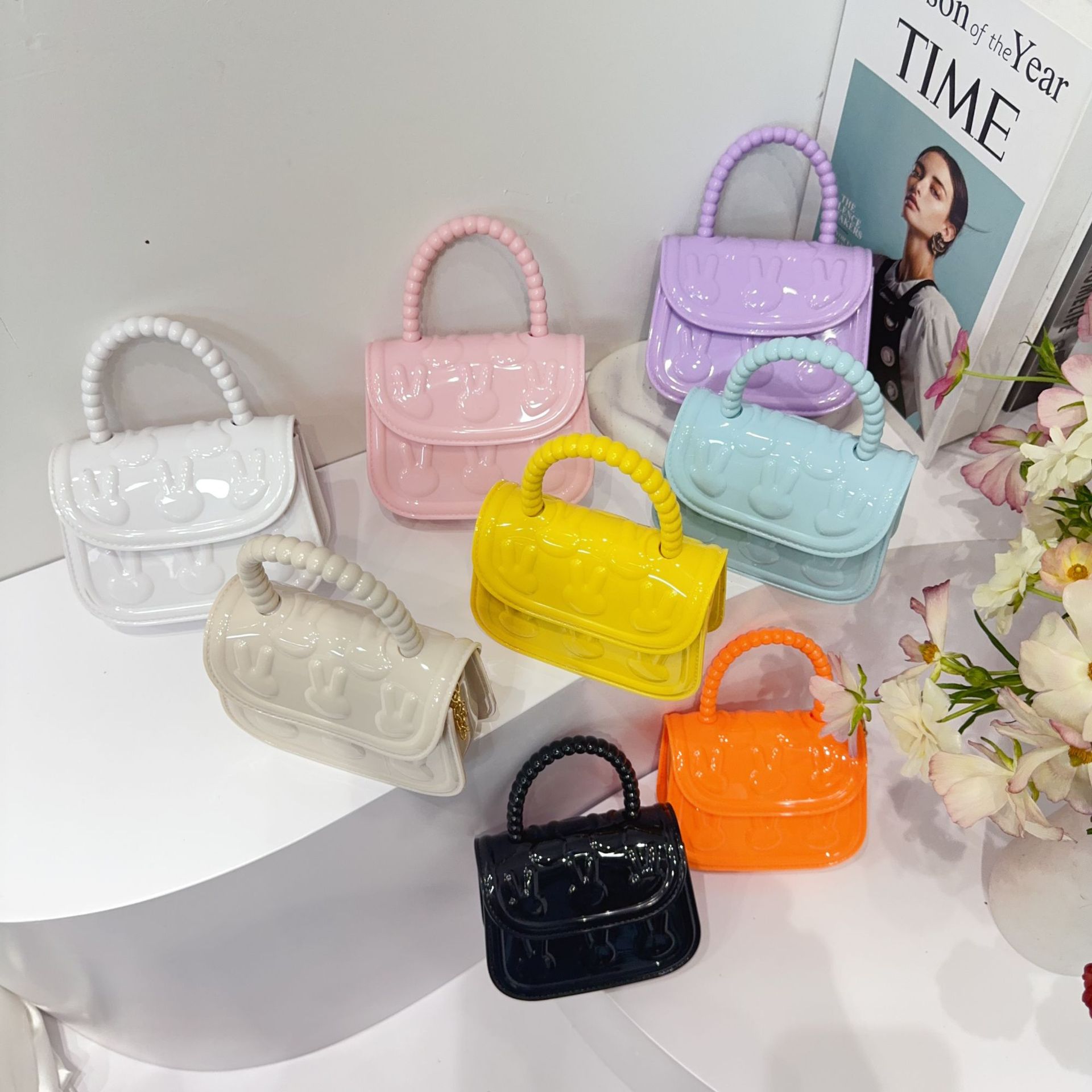 2025 new bag for women's summer hot item, niche design, high-end sense, single shoulder small square bag, versatile handheld crossbody bag