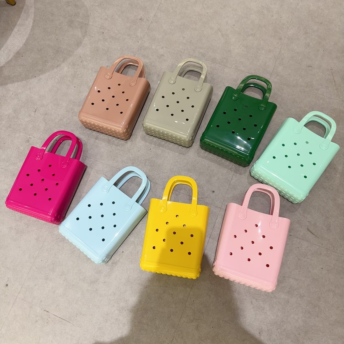 Jelly bag 2025 new cross-border DIY hole bag women's bag macaron color beach wash basket bag PVC bag