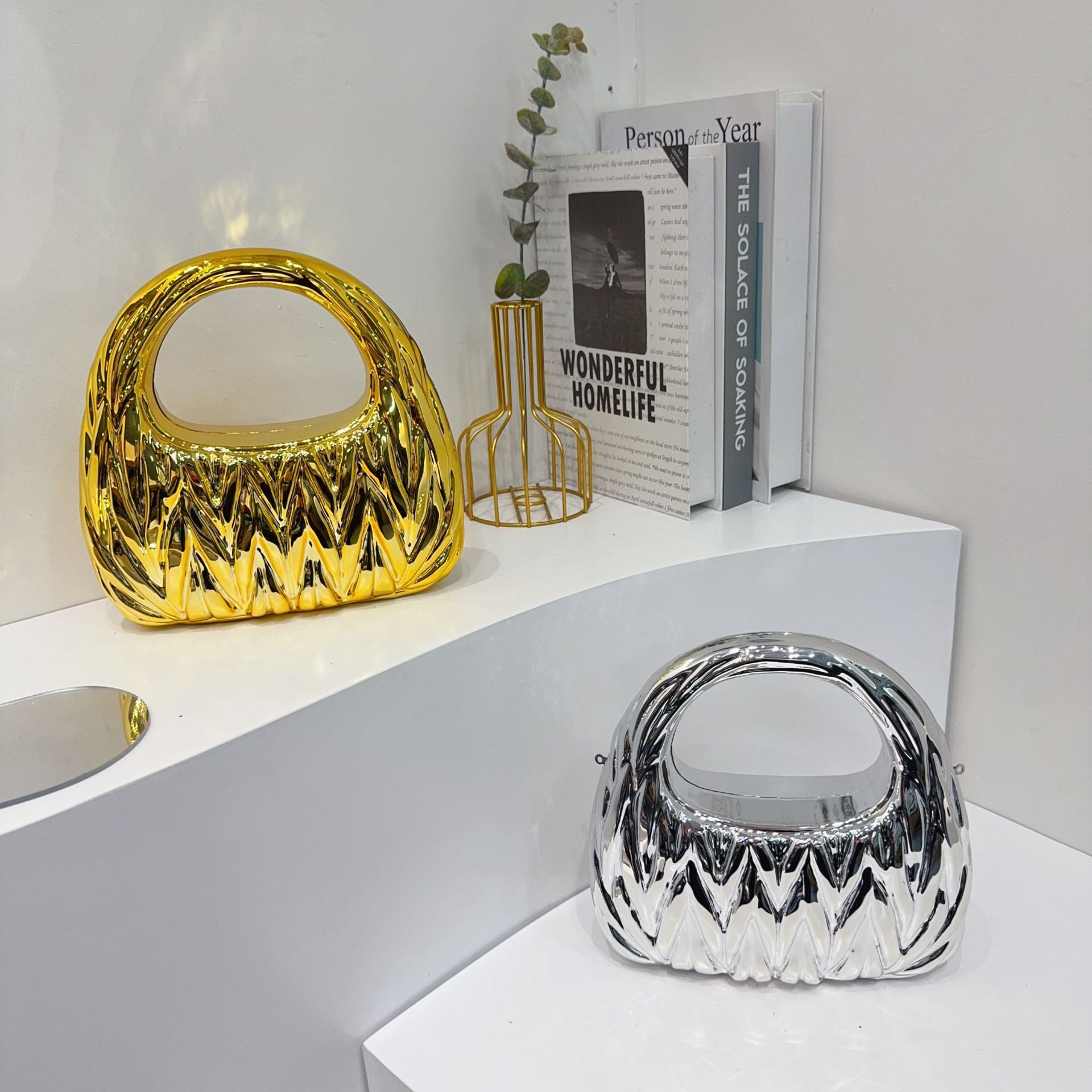 Creative acrylic bag, European and American cross-border fashion pleated cloud bag, versatile, light luxury, personalized banquet handbag