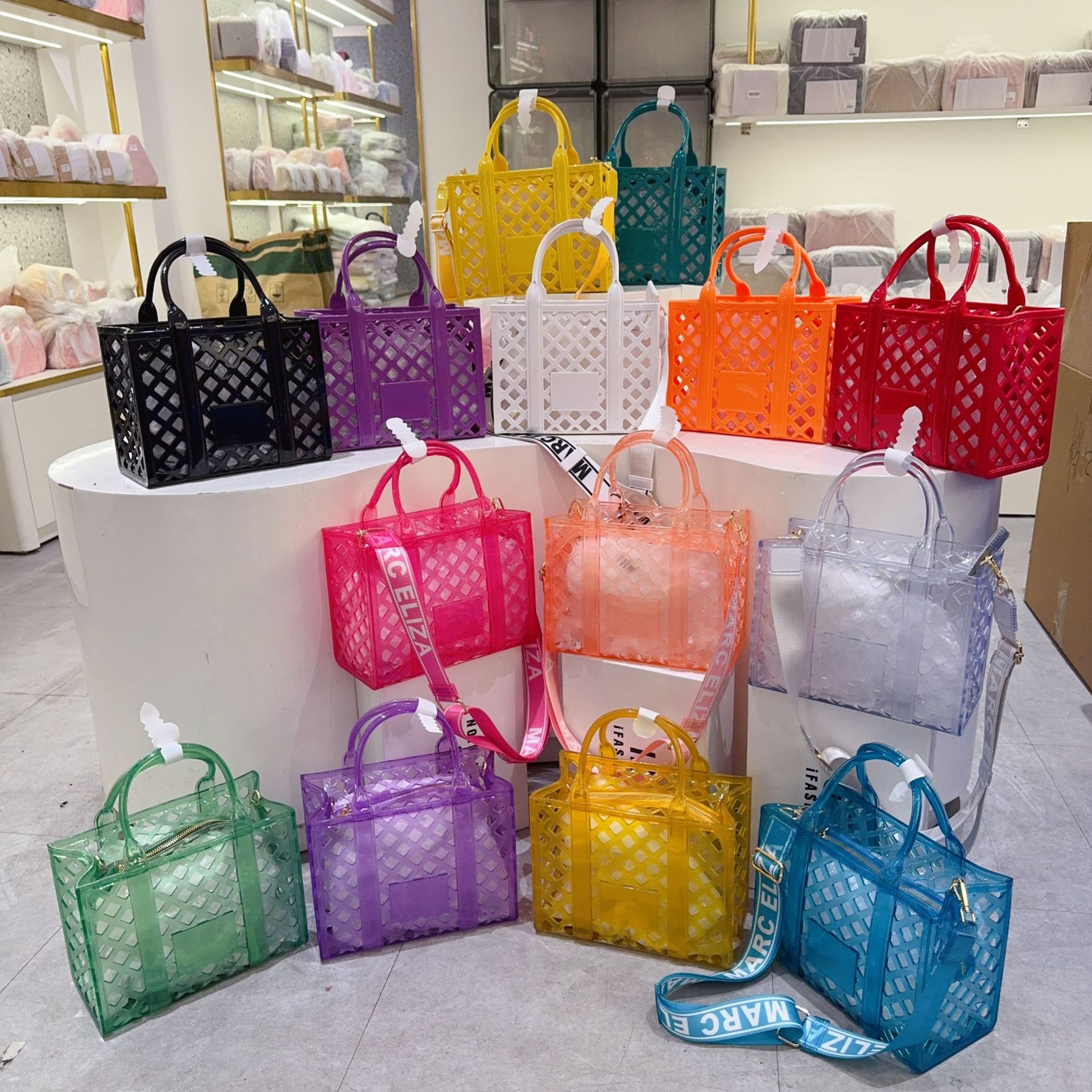 Cross border wholesale niche design hollow plastic hand-held vegetable basket bag, fashionable and personalized wide shoulder strap crossbody bag for women