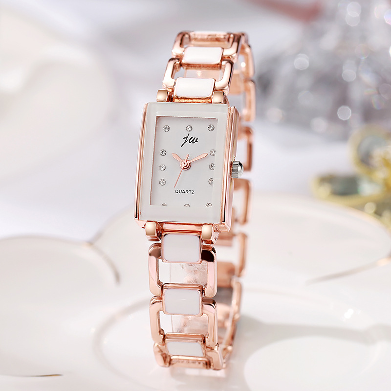 New Versatile Women's Watch Square Cross border Popular Small Student Party Fashion Women's Watch Premium Bracelet Watch