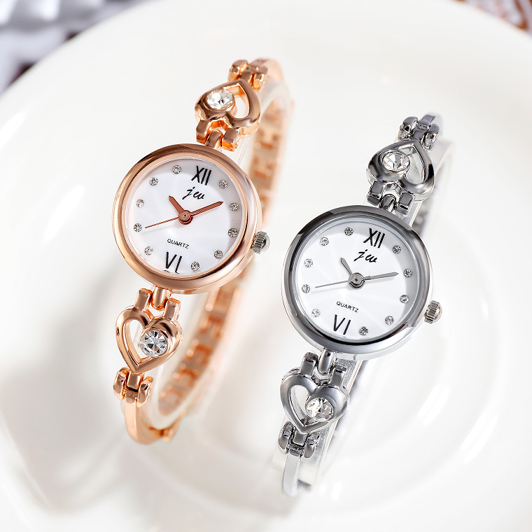 New style watch for women, student style, simple retro Korean version, waterproof steel strap bracelet for daily life, foreign trade quartz watch