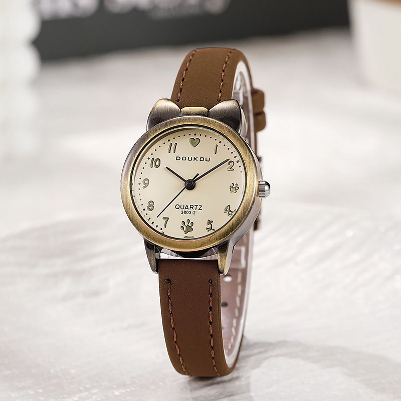 Retro niche design, light luxury watch, women's ins, simple temperament, high-end sense, artistic Hong Kong style, women's exquisite and compact