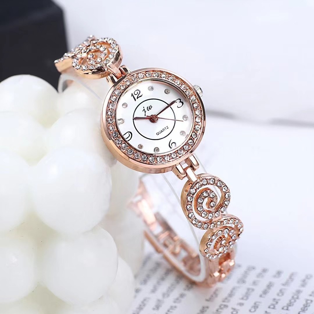 Fashionable new women's watch, women's bracelet, round diamond inlaid temperament, niche student Korean version, simple cross-border explosive
