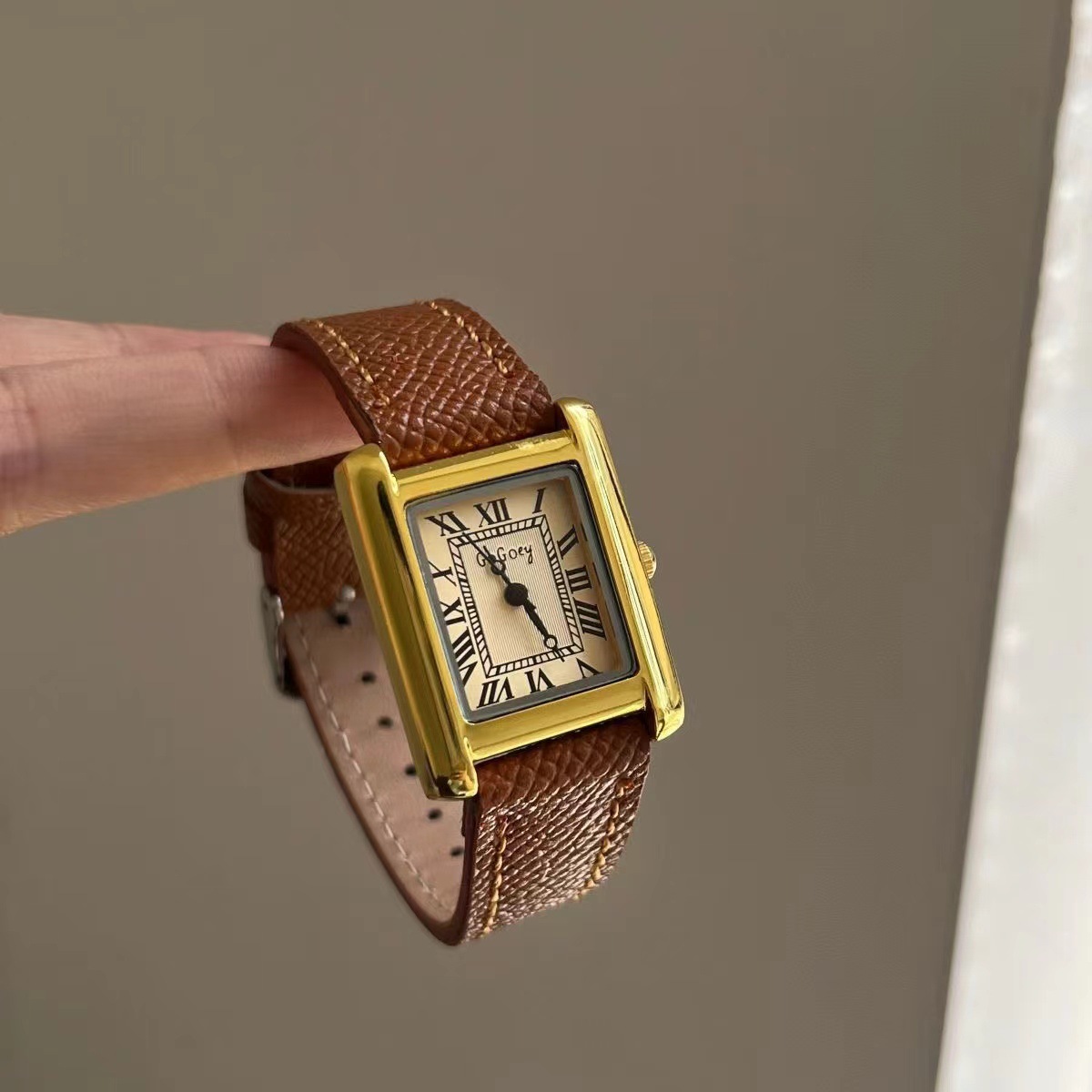 Fashionable women's watches, women's square belts, student party, niche, retro, artistic temperament, Guangzhou watches, quartz watches