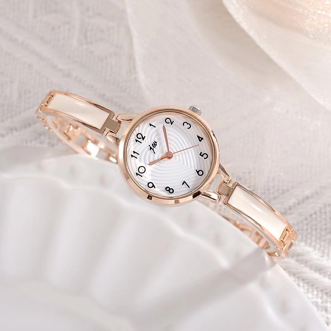 JW Watch Women's Bracelet Fashion Cross border Foreign Trade New Style Simple Heart shaped Korean Edition Digital Women's Quartz Watch Factory