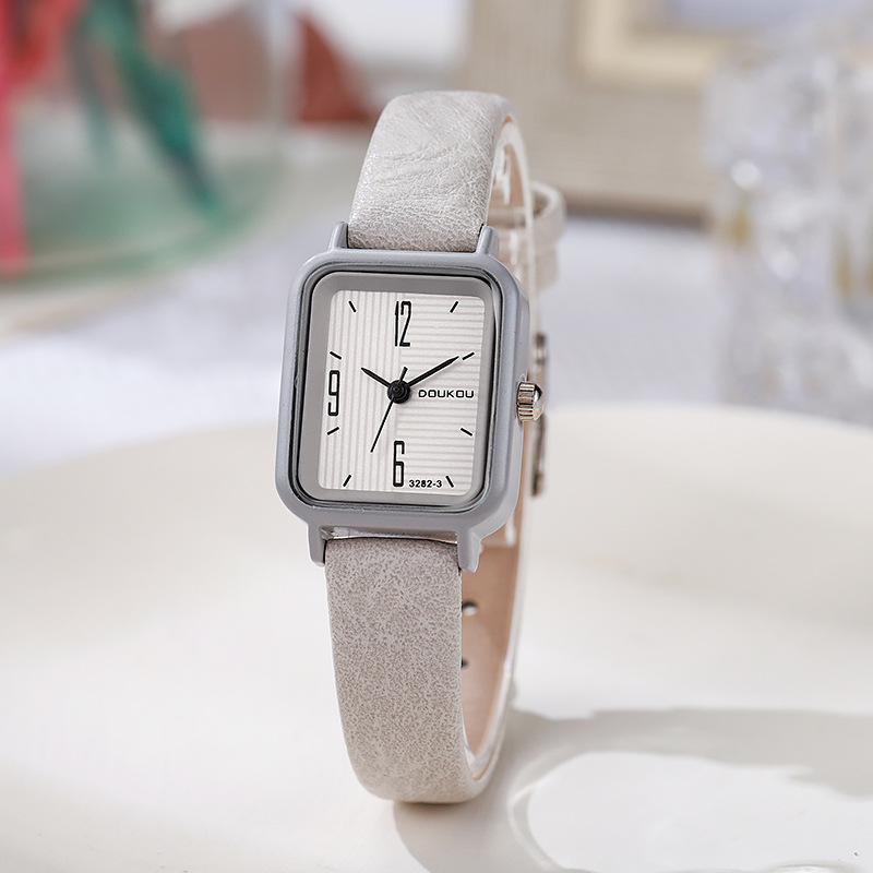 Cross border foreign trade new fashionable ladies' watch, high school girls' exam, digital niche college wind belt watch