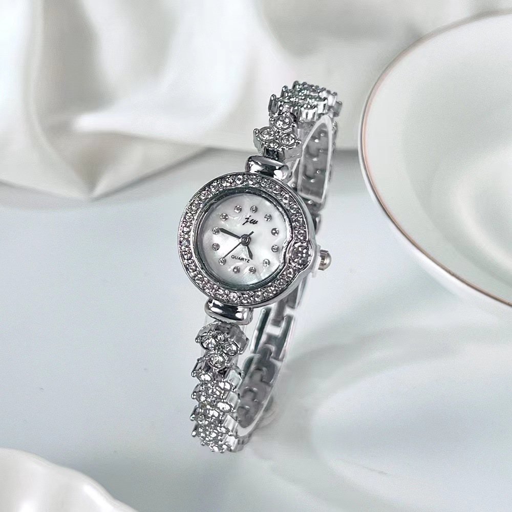 25 new bracelet watches, fashionable women's watches, women's styles, niche, high-end, stylish, student Korean version, Guangzhou watch