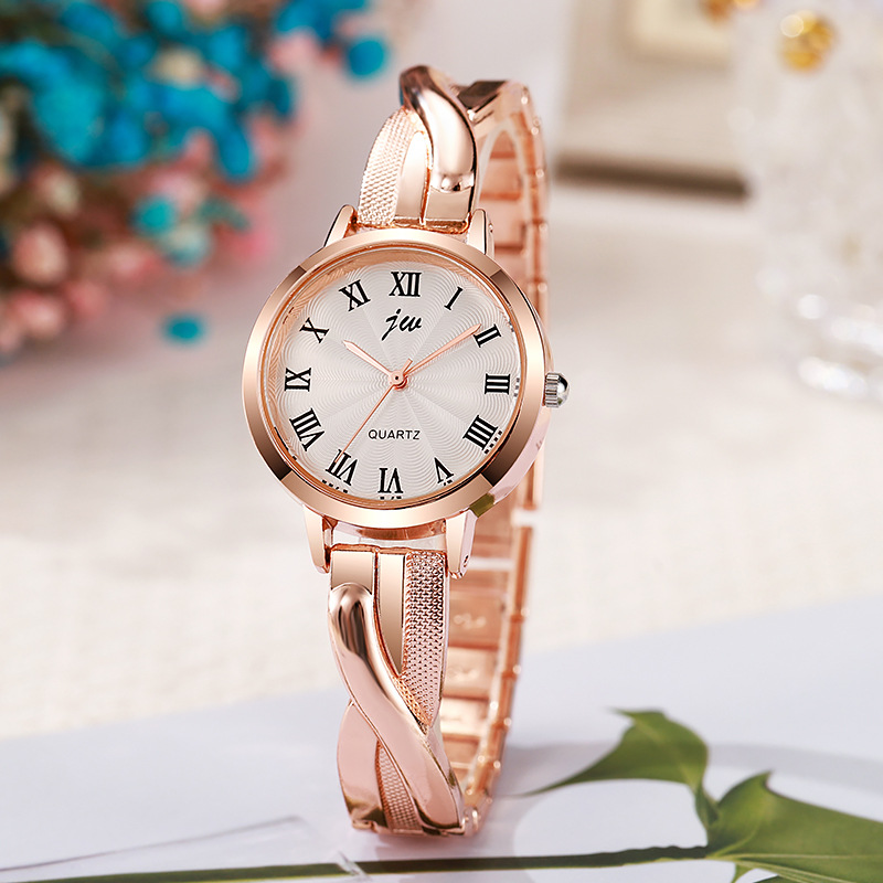 Cross border new women's watches, women's watches, fashion trends, hot items, quartz bracelets, watch straps, personalized, versatile, high-end sense