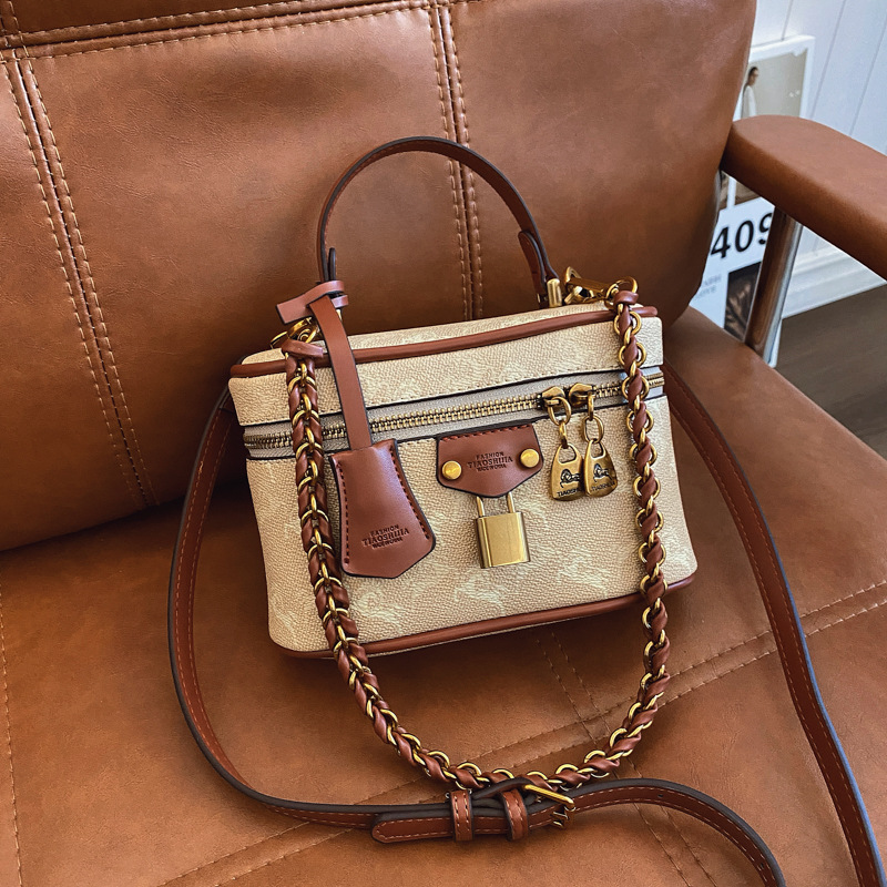 This year's popular bag for women 2025 new retro printed chain box bag, versatile makeup bag, single shoulder crossbody bag