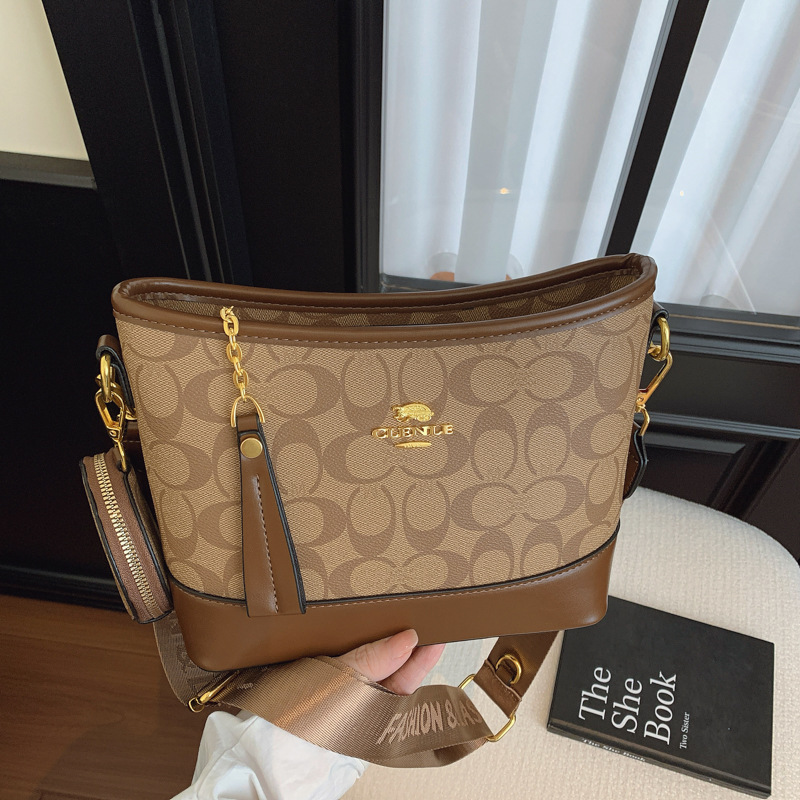 Cross border 2025 New Stray Bag Trendy Brand Similar Pattern Tote Bag Fashion Handheld Cross Shoulder Bag Women's Bag Trendy