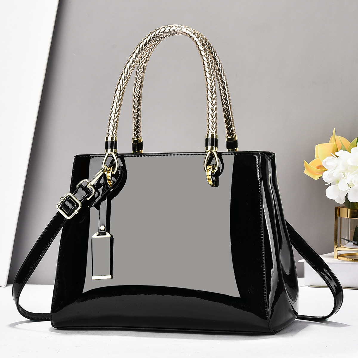 【 High end Mirror 】 2025 Light Luxury Fashion Lacquer Leather Bright Surface Handbag Large Capacity Casual Single Shoulder Crossbody Bag