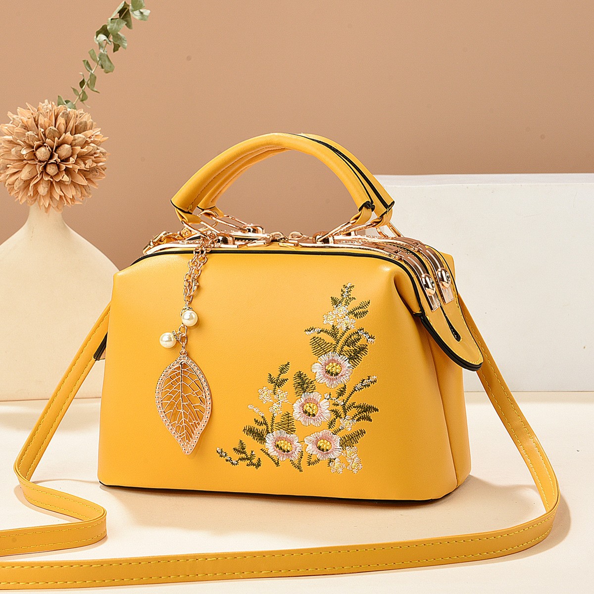 2025 New Large Capacity Handbag Bag, Chinese Style Flower Shoulder Bag, Elegant and Elegant Quality Women's Bag, Foreign Trade Bags