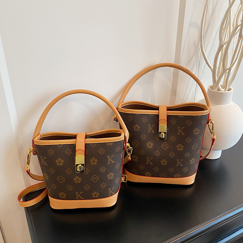 2025 Spring Old Flower Handbag Large Capacity Commuter Bucket Bag Light Luxury Versatile Crossbody Bag Women's Single Shoulder Bag Trend