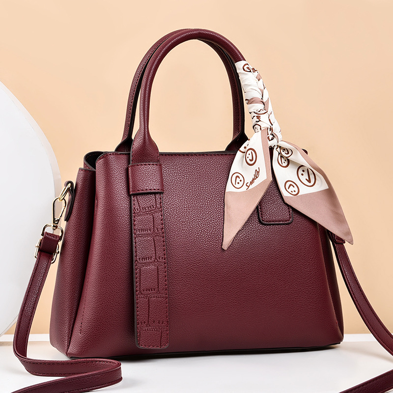 Fashion handbag for women, large capacity 2025 new style, trendy and atmospheric, middle-aged mother and lady, crossbody commuting women's bag for hair collection