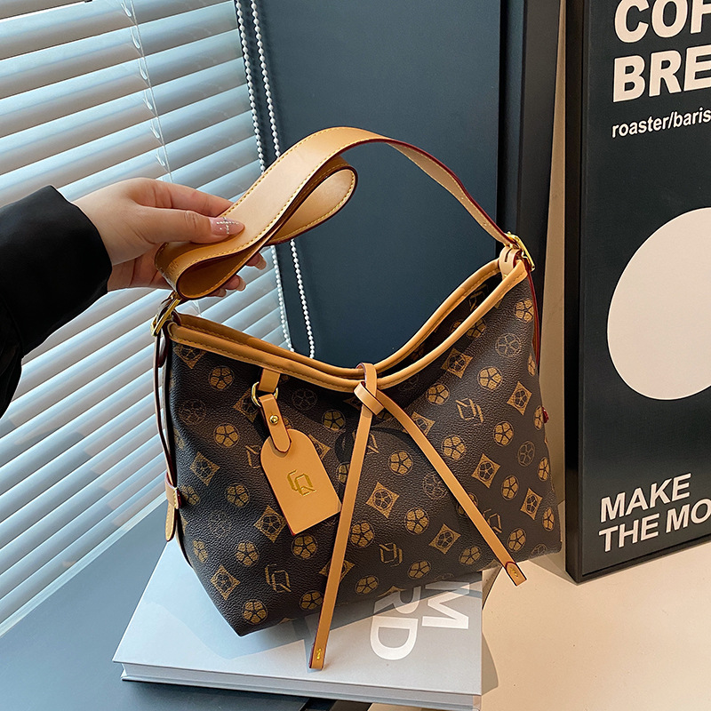 Ladies' bag, high-end sense, water bucket, fashionable and atmospheric women's bag, large capacity, high-end and versatile commuting shoulder bag, women's bag