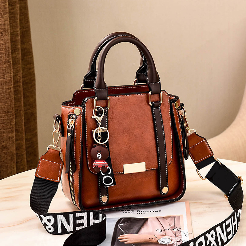Women's handbag 2025 new fashionable retro handbag Korean version simple casual temperament shoulder crossbody bag hair replacement