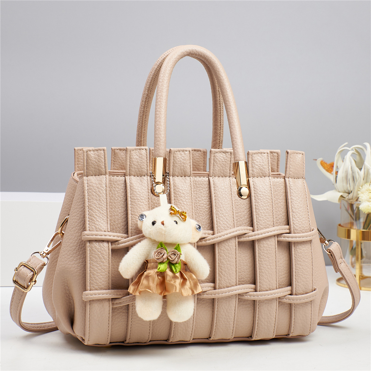 2025 New Large Capacity Scratch resistant Women's Bag Fashion Hand woven Handbag Shoulder Bag 2025 New Large Capacity Scratch resistant Women's Bag Fashion Hand woven Handbag Shoulder Bag