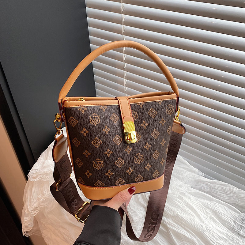 Light luxury bucket bag, high-end and exquisite women's bag, small fragrant style crossbody bag, versatile and fashionable hand-held shoulder bag, cross-border