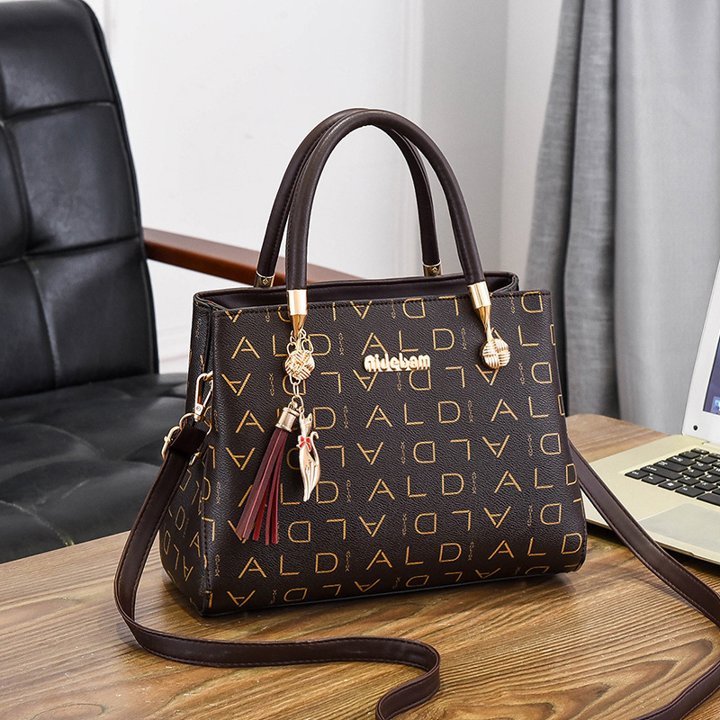 Bag Women 2025 Autumn/Winter New Middle aged Women's Bag Mom's Bag Large Capacity Fashion Single Shoulder Crossbody Bag Hair Collection