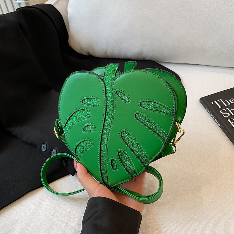Personalized Creative Small Bag 2025 New Japanese Cartoon Girl Stylish Versatile One Shoulder Crossbody Leaf Shaped Bag