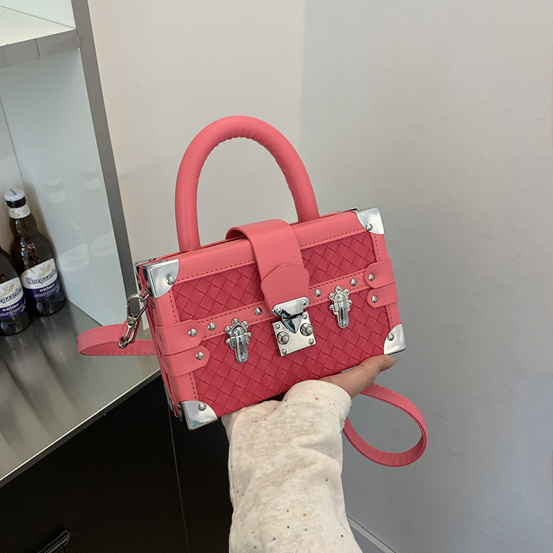 Cross border bag autumn 2025 new European and American fashionable woven shoulder bag, women's versatile hand-held crossbody box bag