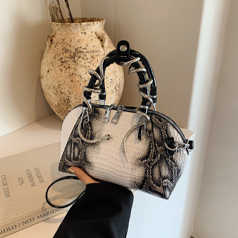 Cross border Women's Bag 2025 New European and American Fashion Stone Pattern Personalized Retro Versatile Handheld Crossbody Shell Bag