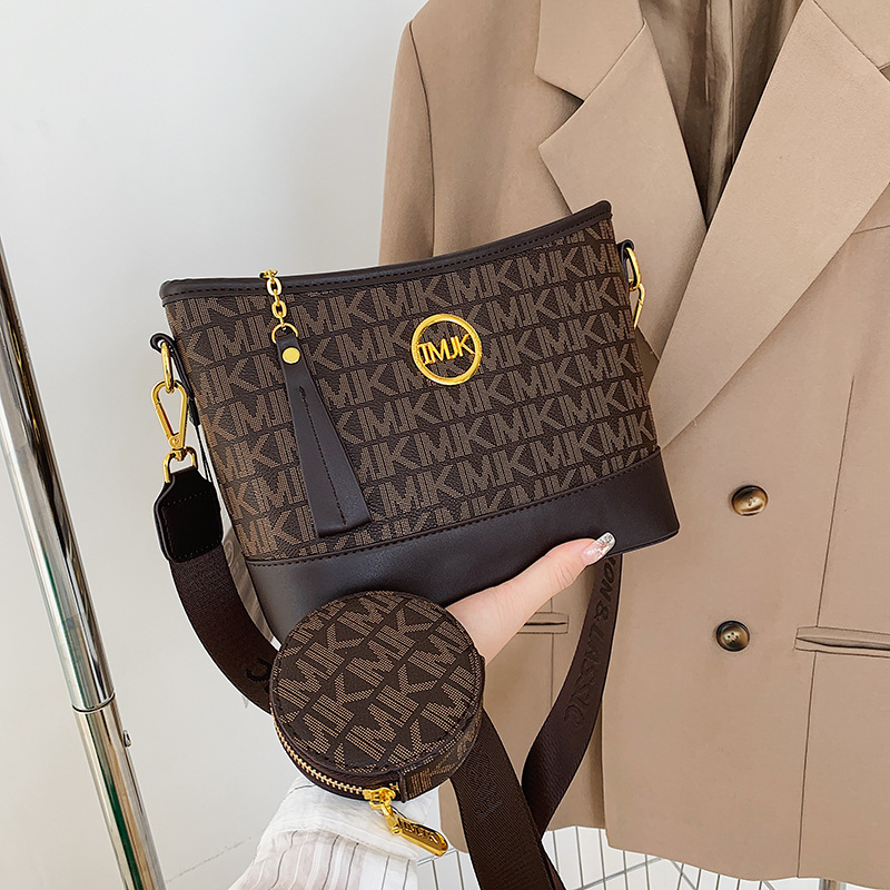 This year's popular women's bag 2025 new trendy retro printed crossbody bucket bag large capacity shoulder bag