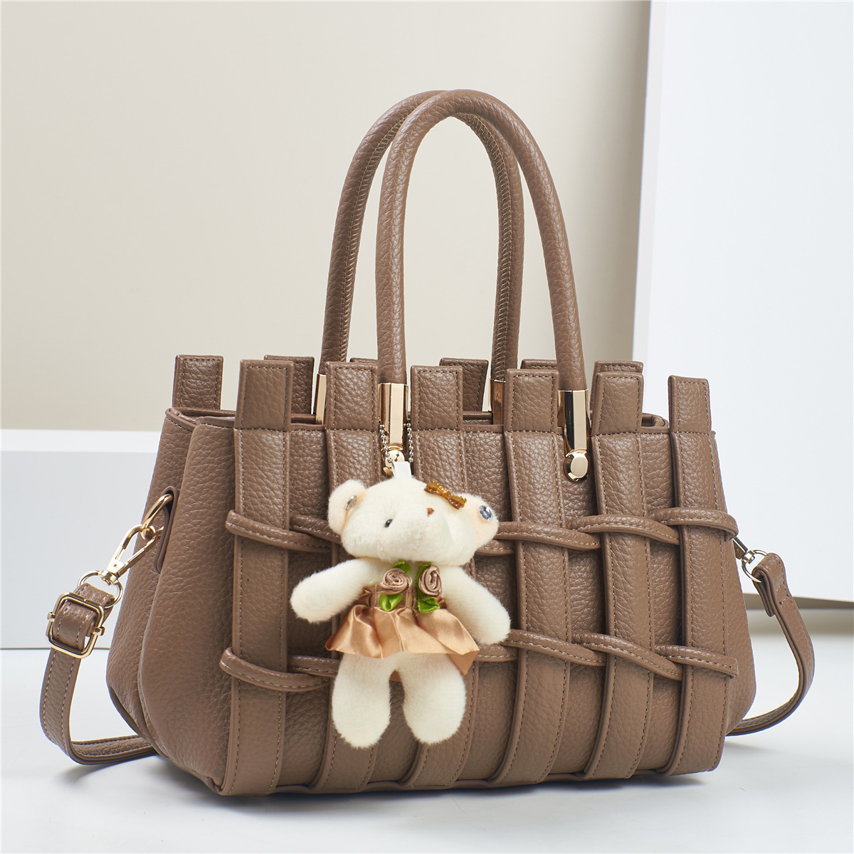 2025 New Large Capacity Scratch resistant Women's Bag Fashion Hand woven Handbag Shoulder Bag 2025 New Large Capacity Scratch resistant Women's Bag Fashion Hand woven Handbag Shoulder Bag