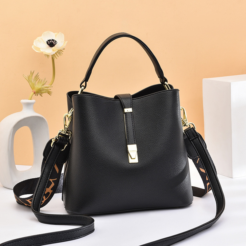 Tiktok Kwai Live Broadcast Women's Bag 2025 Autumn New Fashion Bucket Bag Soft Leather Large Capacity One Shoulder Crossbody Bag Fashion