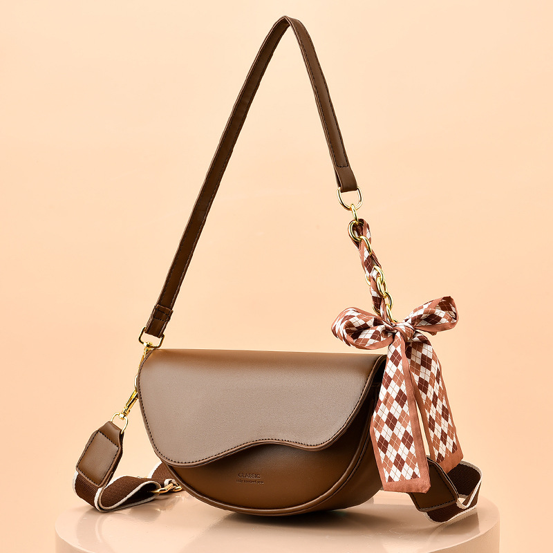 Small niche light luxury women's bag 2025 autumn and winter new fashionable armpit saddle bag Korean version simple casual shoulder crossbody bag
