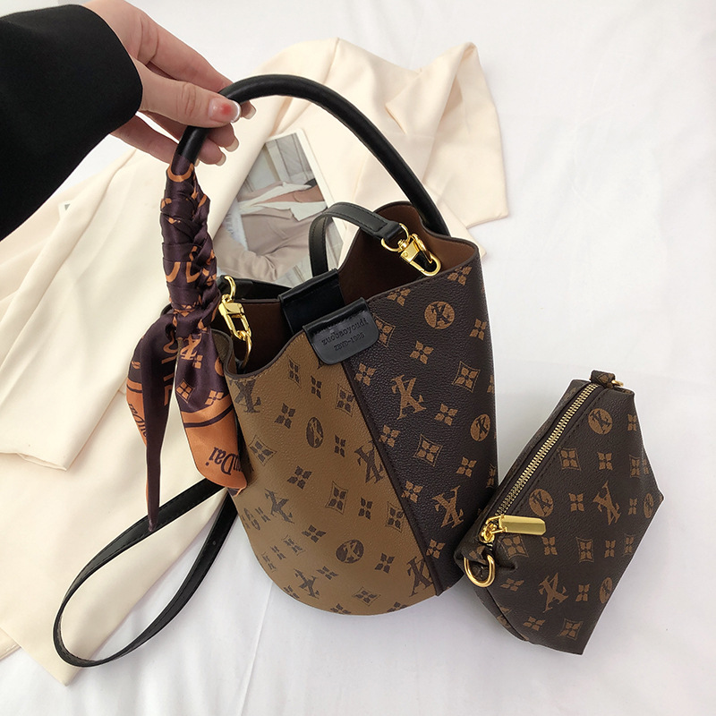 Old flower bag for women in 2025, fashionable and versatile women's bag, casual large capacity printed bucket bag, simple single shoulder diagonal cross bag