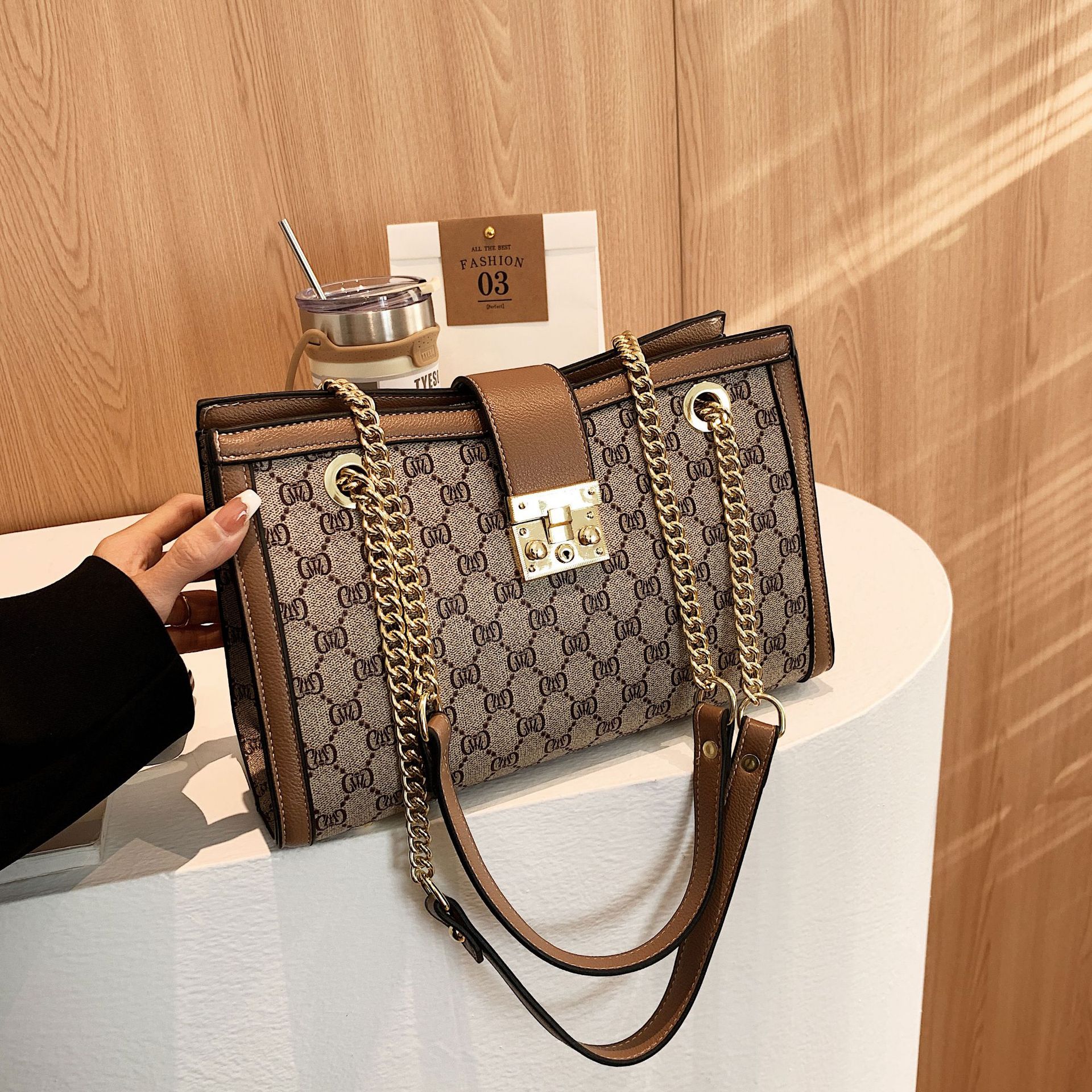 European and American 2025 Fashion Large Capacity Printed Tote Women's Bag New Trendy Retro Leisure Chain Bag Single Shoulder Underarm Bag