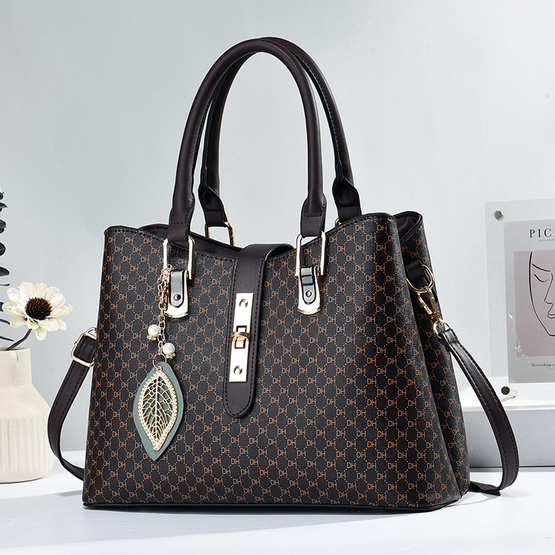 Women's handbag 2025 new fashionable and atmospheric mother bag, middle-aged large capacity high-end crossbody bag, mother-in-law bag