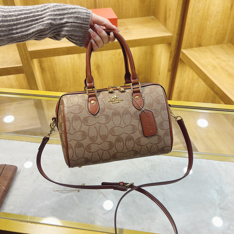 European and American fashion retro printed large capacity pillow bag 2025 spring new style temperament versatile women's handbag