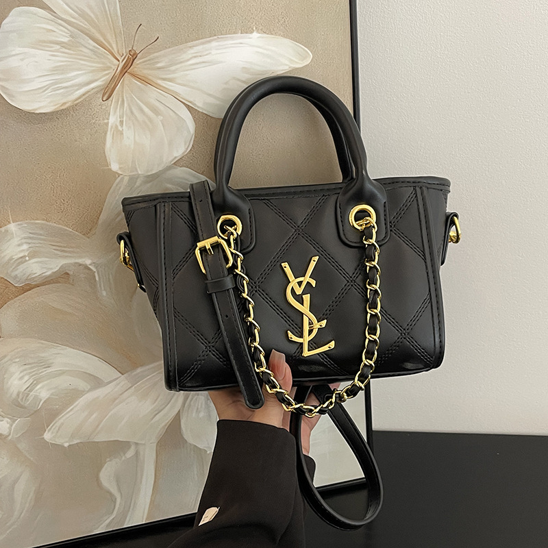 Cross border minimalist texture large capacity tote bag 2025 new fashionable casual commuting shoulder bag commuting crossbody bag