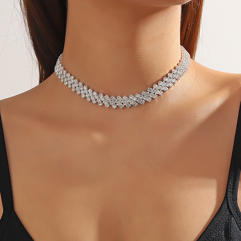 E-commerce source fashion classic claw chain rhinestone necklace collarbone chain banquet dress accessories