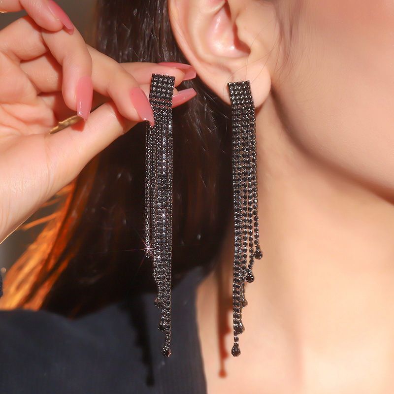 Full diamond black long tassel earrings, rhinestone earrings, fashionable diamond studded earrings, earrings, manufacturer wholesale