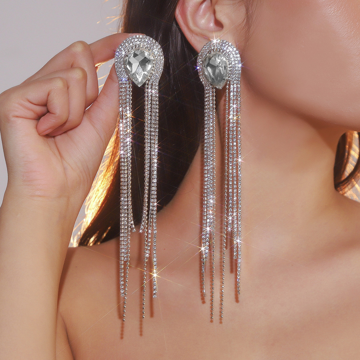 Fashion earrings full of diamonds, long tassels, crystal earrings, women's exaggerated banquet dress, banquet earrings